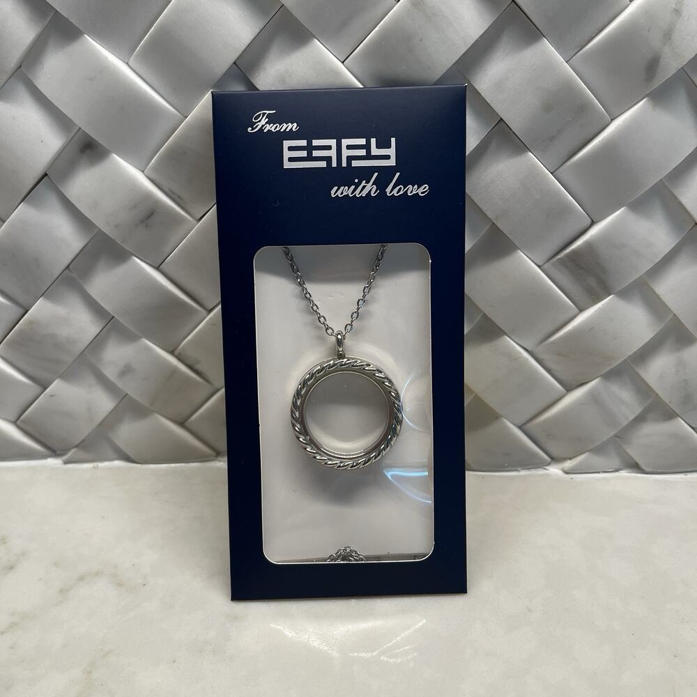 Eafy Locket Pendant With Chain New in package, magnetic closure locket, memoirs